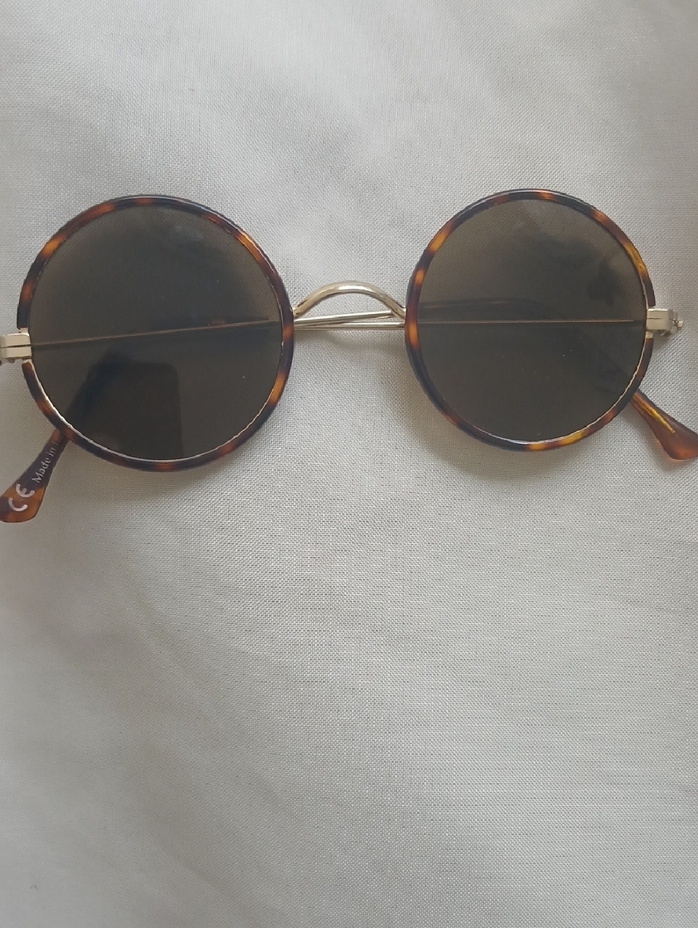 Round Tortoiseshell Sunglasses with Gold Bridge